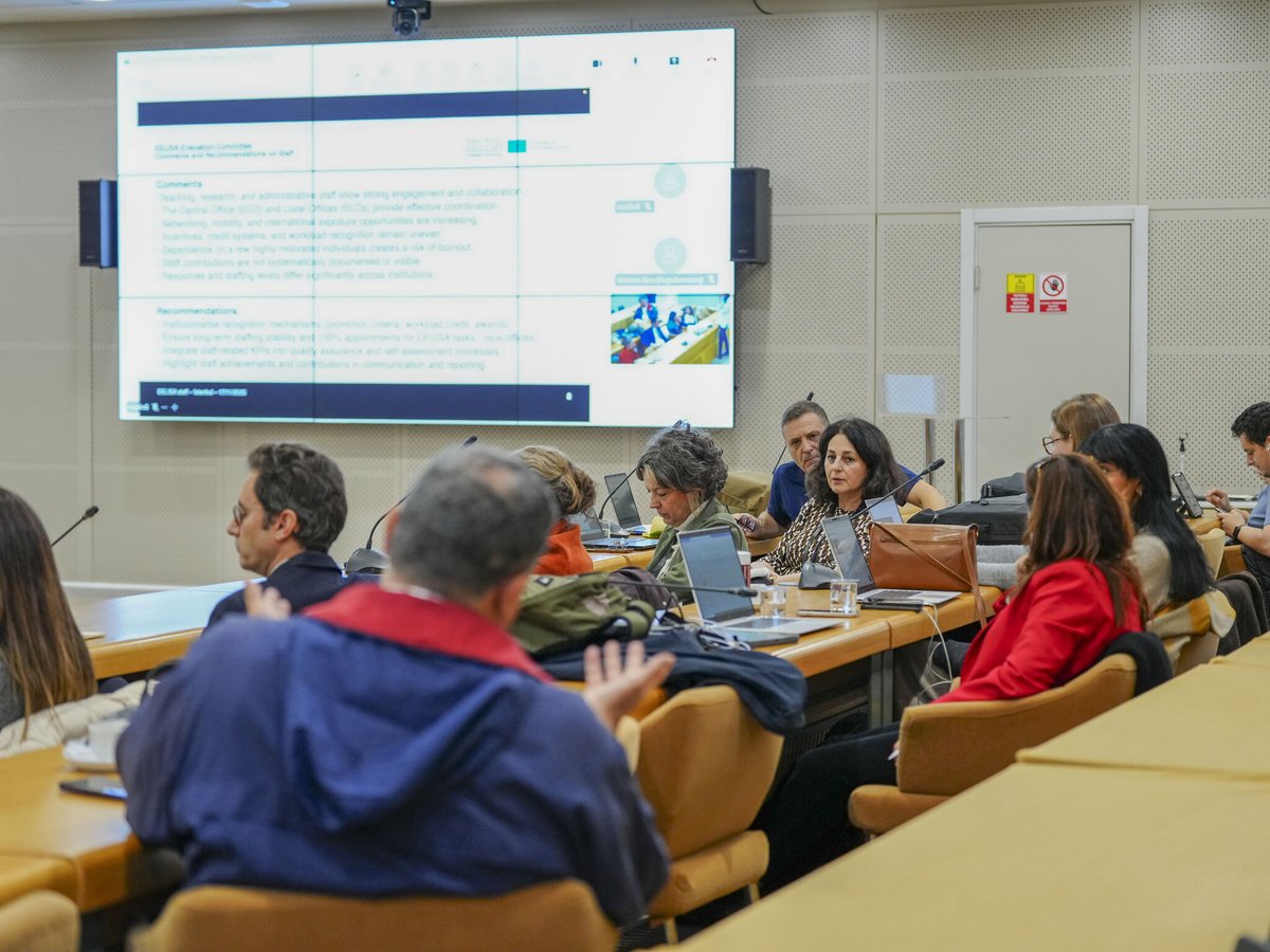 La_UPM's tweet image. ¡Continúa en marcha el #EELISAGrandMeeting en @itu1773! Un gran momento para:
🔹Identificar acciones prioritarias 
🔹Reforzar la participación del personal
🔹Preparar próximos pasos
Por parte de la #UPM acude una delegación encabezada por el rector, Óscar García Suárez.
#somosUPM