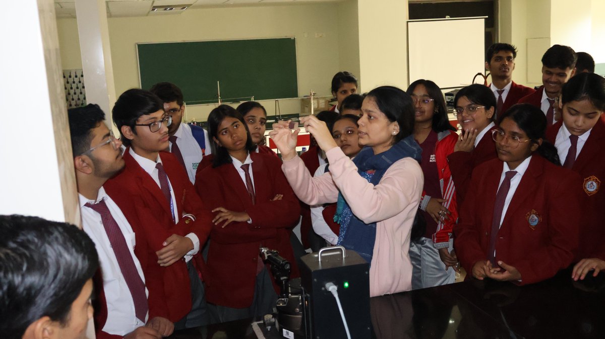CS2_IISERB's tweet image. IISER Bhopal hosted students &amp;amp; teachers from Sagar Public School, Saket Nagar on 20 Nov 2025 for an enriching outreach visit!
The CS2 team conducted an introduction to IISER Bhopal and guided tours of Physics &amp;amp; Bio labs.
A day full of curiosity, learning &amp;amp; inspiration!