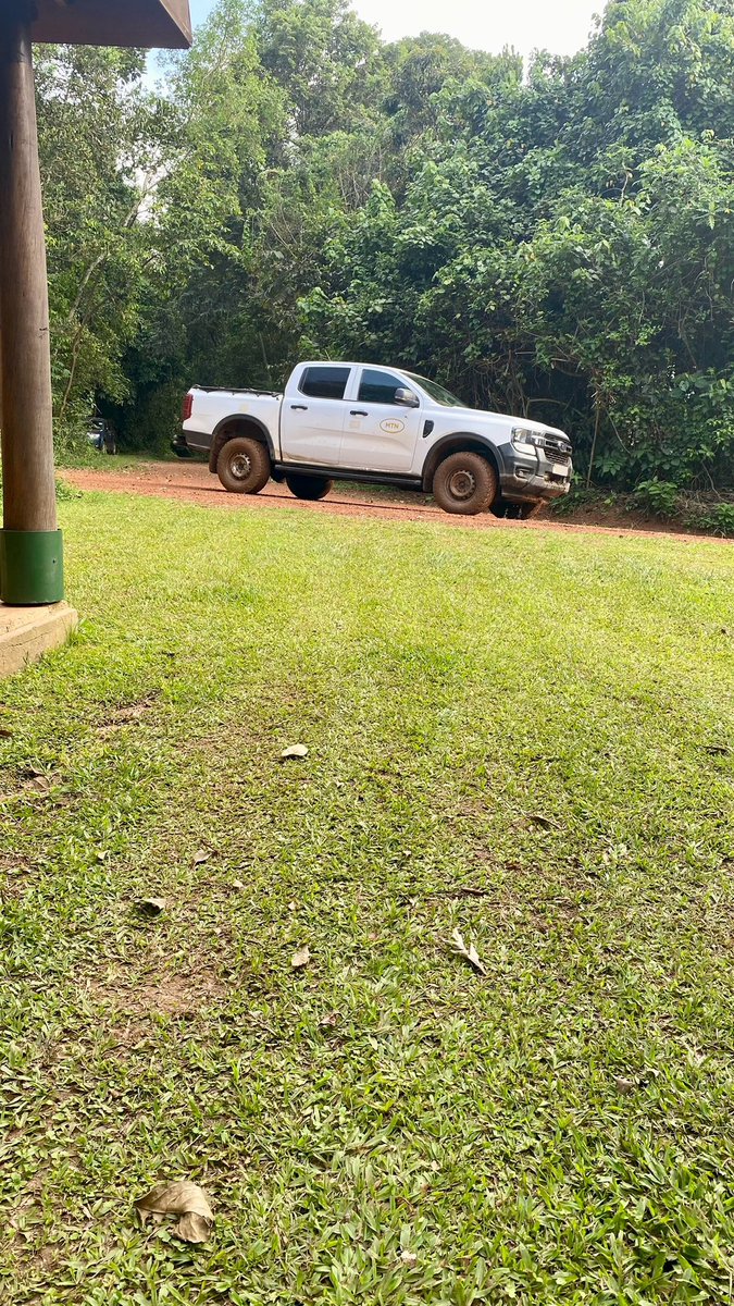 ford_uganda_'s tweet image. who came near.
We continue walking the road next to the field, with the strength of always.

#FordUG #FordRanger #Oncourse #4x4