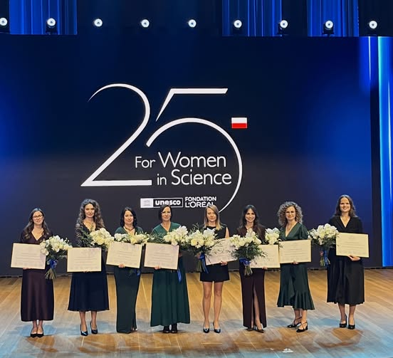 wch_pw's tweet photo. 📢Aleksandra Rudzka stypendystką 25. edycji programu L’Oréal-UNESCO Dla Kobiet i Nauki 👏👏
https://t.co/kxnAxKkQ1b
@lorealpoland @PW_edu @LBB_WUT https://t.co/rkpv5HX67x