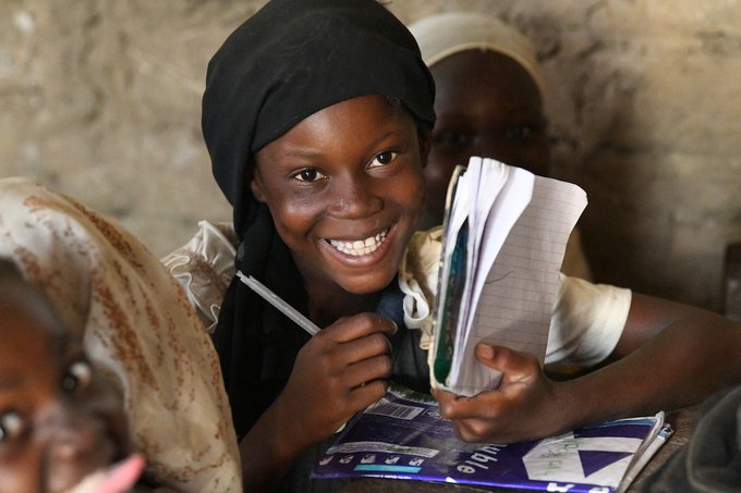 KentPage's tweet image. #ECW works closely w/governments to prioritize #QualityEducation in humanitarian contexts.        

Alongside strategic partners, we work across the humanitarian-development-peace nexus to ensure no child is left behind.

Learn more👉educationcannotwait.org 

#KeepHopeAlive…