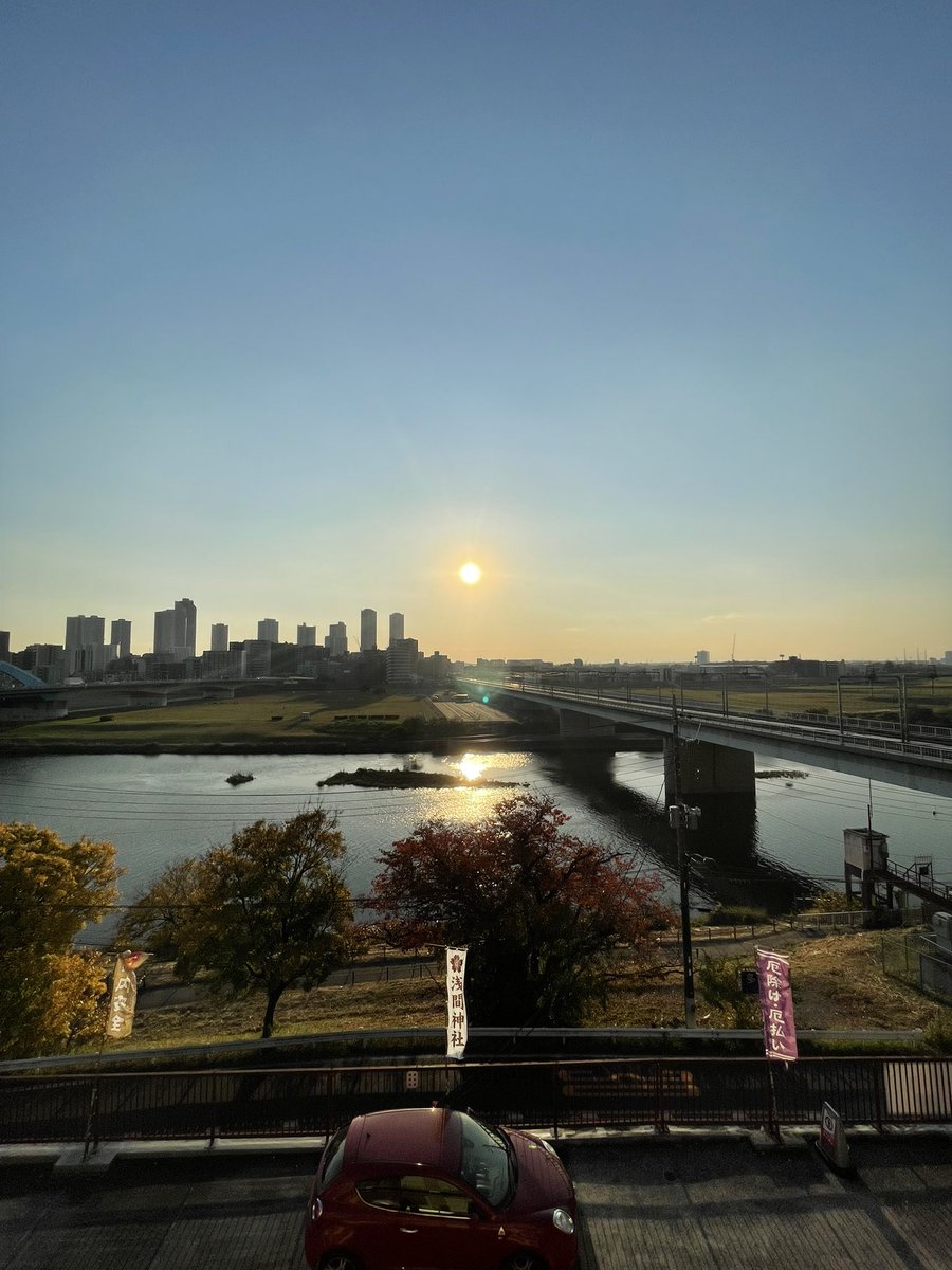なんのための記録か自分でもよく分からないけど、本日５代目おナスに。コロナ禍の時に見つけて「金運回復」ってピッタリだなと思って買い始めたのがきっかけでした🍆あと浅間神社も好き。眺めが良い。