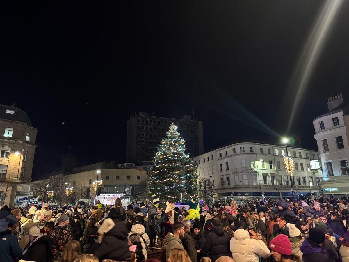 SecuritySCOT's tweet image. We were proud to support three major festive events over the weekend, providing security and crowd management at Dundee, Ayr and Stirling Christmas Light Switch-Ons🎅🏻