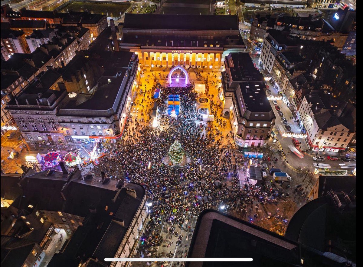 SecuritySCOT's tweet image. We were proud to support three major festive events over the weekend, providing security and crowd management at Dundee, Ayr and Stirling Christmas Light Switch-Ons🎅🏻