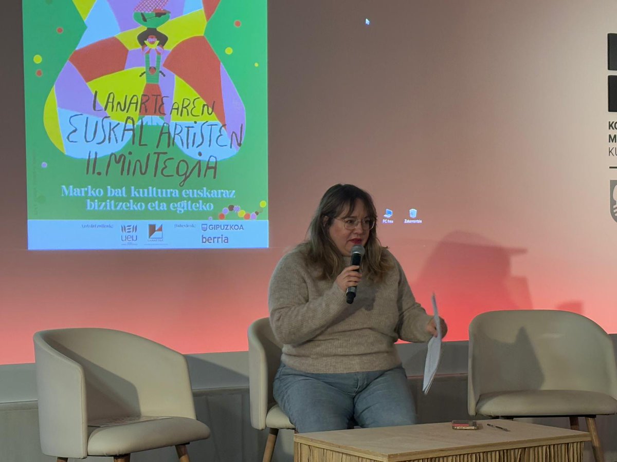 ueu_orokorra's tweet image. Kultur Eskubideak 

Oskia Ugarte Abarzuza @OskiaUgarte 

"Kultur eskubideek garrantzi gehiago eduki beharko lukete. Euskal kultura bakarra balitz bezala hitz egiten dugu, baina hiru administrazioek desberdintasun handia eragiten dute"

#EuskalArtistenIIMintegia