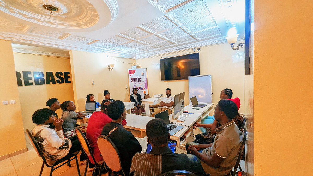 RebaseCodeCamp's tweet image. We’d love to hear from you:
- What new tech trends is your company getting into?
- Which ones would you propose we incorporate into our program?

Let’s shape the future of tech talent together!

#TechTrends #ContinuousLearning #EdTech #Rebase #Upskilling

Comment below!