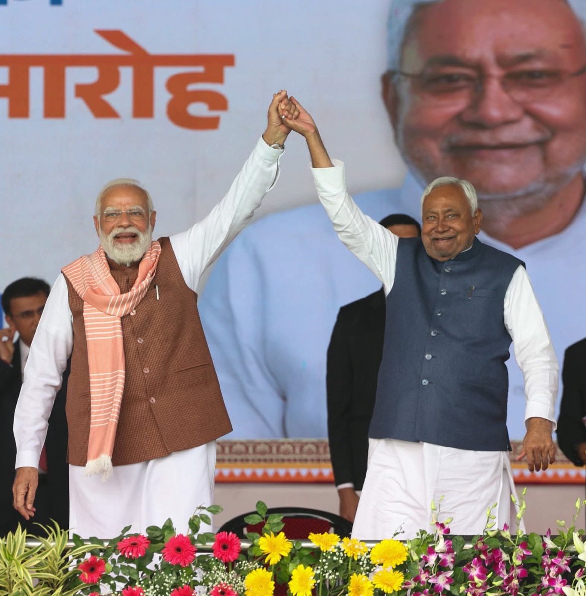 its_sumit__'s tweet photo. Heartfelt congratulations to  Shri Nitish Kumar Ji on taking the oath as the Chief Minister of Bihar. Heartfelt best wishes to all the ministers of the Bihar government who took the oath as members of the Council of Ministers.
#NitishKumar  #Bihar 
@NitishKumar @narendramodi https://t.co/SFR0XgBluR