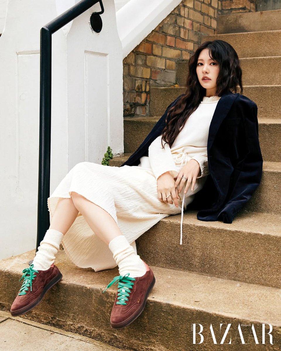 haessom817's tweet image. Before my temper gets explode.
Jung SoMin Harper Bazaar UK photoshoot 

#JungSoMin 
#harperbazaar