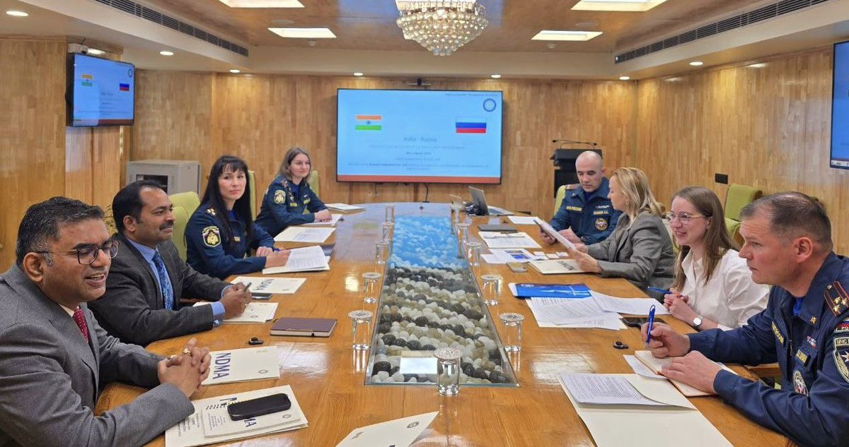 RusEmbIndia's tweet photo. 🇷🇺🇮🇳 On November 19, the delegation of the #Russia’n #EMERCOM held a meeting with representatives of #India’s National Disaster Management Authority @ndmaindia.

👉🏻 https://t.co/BDZxU7yQWR

#RussiaIndia
#DruzhbaDosti https://t.co/tKi5hI18R0