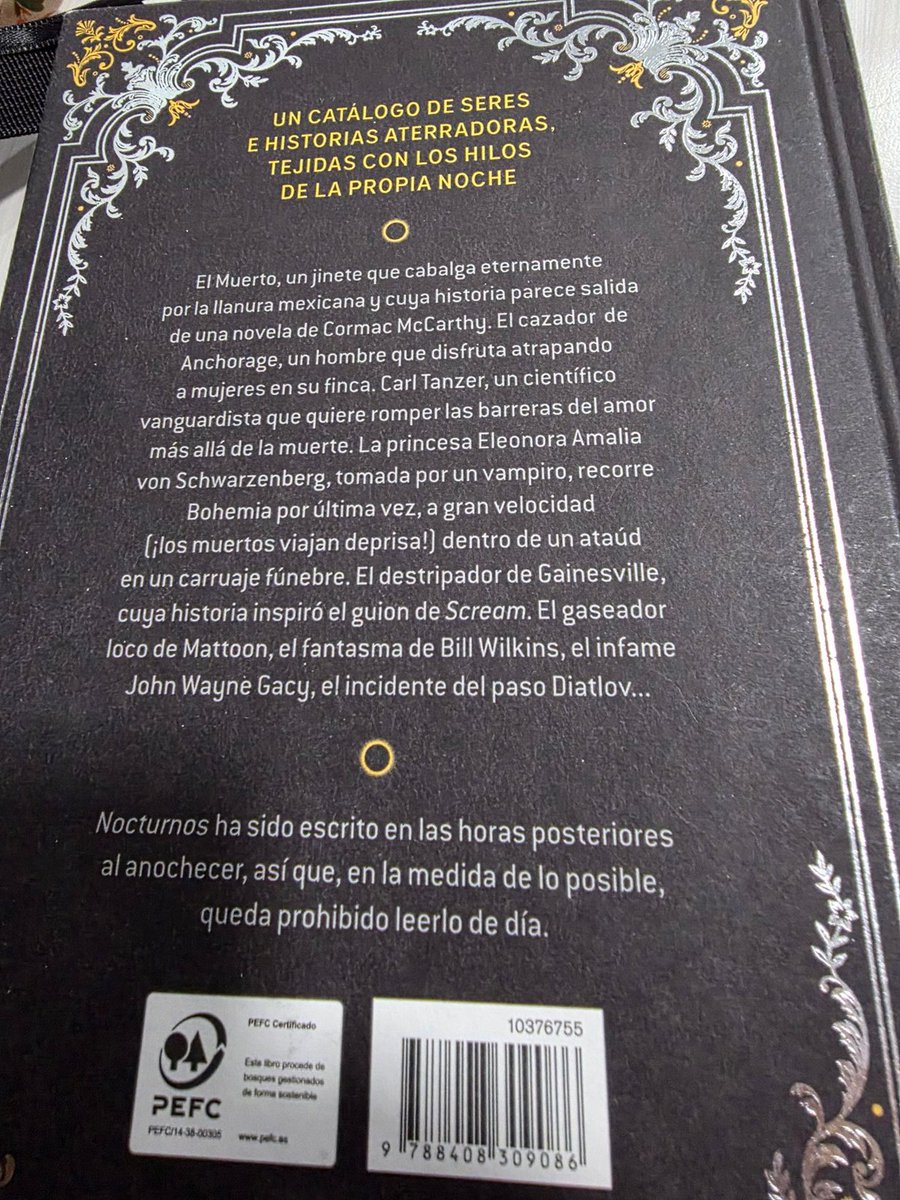 <a href="/JaviPerezCampos/">Javier Pérez Campos</a> eternamente agradecida por haberme devuelto el hábito de leer tras 10 años sin tocar un libro. 
Pura magia, el final ha sido inesperado y muy amable con tus lectores. 
A sus letras, siempre.