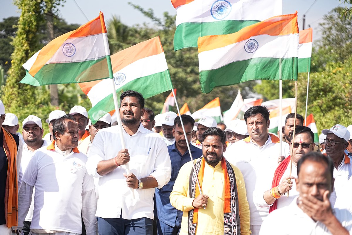 suryabanshibjp's tweet image. ସର୍ଦ୍ଦାର ବଲ୍ଳଭ ଭାଇ ପଟେଲଙ୍କ ୧୫୦ତମ ଜନ୍ମ ଜୟନ୍ତୀ ଉପଲକ୍ଷେ ଆଜି କେନ୍ଦ୍ରାପଡ଼ାର ଅଙ୍ଗୁଳାଇ ଠାରୁ ରାଜଗଡ଼ ଯାଏଁ ଏକତା ପଦଯାତ୍ରା ଆୟୋଜିତ ହୋଇଛି । ଏକ ଭାରତ, ଆତ୍ମନିର୍ଭର ଭାରତର ମୂଳମନ୍ତ୍ର ନେଇ ଦେଶବ୍ୟାପୀ ଏହି କାର୍ଯ୍ୟକ୍ରମ ଅନୁଷ୍ଠିତ ହେଉଛି । ଆଜିର ଏହି ପଦଯାତ୍ରାରେ ମହାକାଳପଡା ବିଧାୟକ ଶ୍ରୀ @DurgaPNayak ଙ୍କ ସହିତ ଅନେକ…