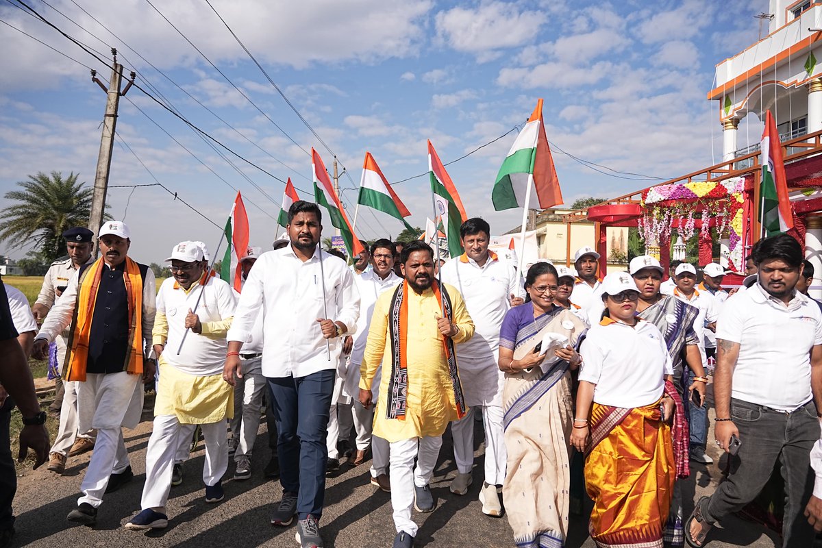 suryabanshibjp's tweet image. ସର୍ଦ୍ଦାର ବଲ୍ଳଭ ଭାଇ ପଟେଲଙ୍କ ୧୫୦ତମ ଜନ୍ମ ଜୟନ୍ତୀ ଉପଲକ୍ଷେ ଆଜି କେନ୍ଦ୍ରାପଡ଼ାର ଅଙ୍ଗୁଳାଇ ଠାରୁ ରାଜଗଡ଼ ଯାଏଁ ଏକତା ପଦଯାତ୍ରା ଆୟୋଜିତ ହୋଇଛି । ଏକ ଭାରତ, ଆତ୍ମନିର୍ଭର ଭାରତର ମୂଳମନ୍ତ୍ର ନେଇ ଦେଶବ୍ୟାପୀ ଏହି କାର୍ଯ୍ୟକ୍ରମ ଅନୁଷ୍ଠିତ ହେଉଛି । ଆଜିର ଏହି ପଦଯାତ୍ରାରେ ମହାକାଳପଡା ବିଧାୟକ ଶ୍ରୀ @DurgaPNayak ଙ୍କ ସହିତ ଅନେକ…