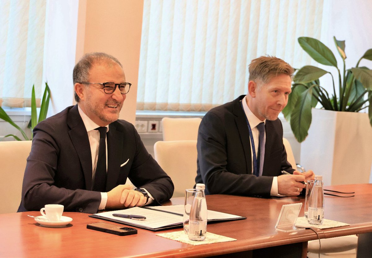 Good meeting with the new <a href="/euforbih/">European Union Force in Bosnia and Herzegovina</a> Operation Commander LTG Ludovic Pinon de Quincy and thoroughly discuss the current political and security situation in BiH 🇧🇦.

#EUFOR stands as demonstration of the EU's 🇪🇺 commitment to BiH 🇧🇦 and a key element of our support, especially as a