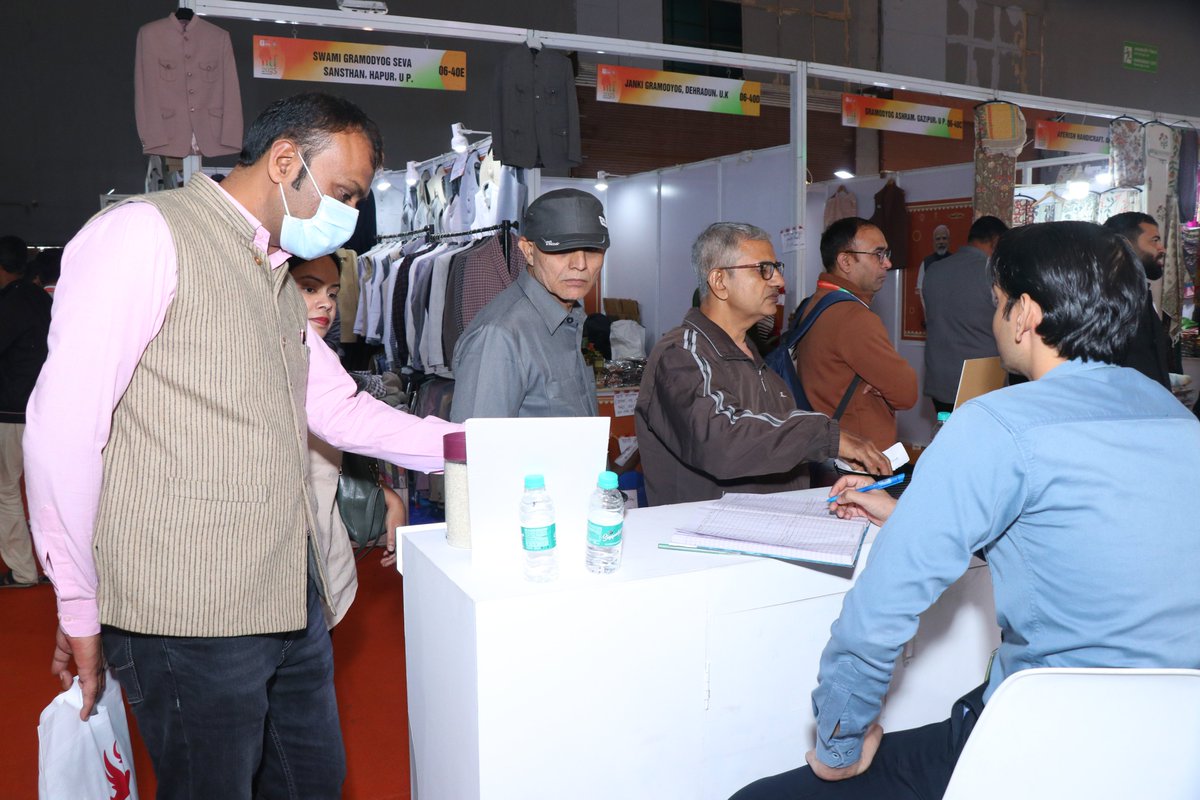 FCI_Delhi's tweet image. The #FCI Pavilion at #IITF2025, Bharat Mandapam, New Delhi continues to draw overwhelming visitor interest as footfall rises each day.
The engaging exhibits and interactive displays are making it a key attraction at Hall 6, Bharat Mandapam🌾✨
#OMSS
#FoodSecurity 
#BharatMandapam