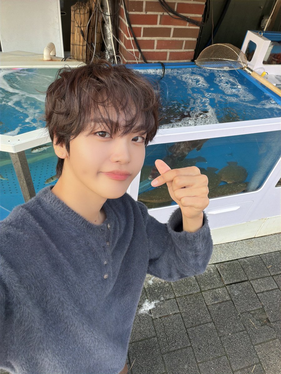 CRAVITYstarship's tweet photo. [📸]
#김효진짜맛있다
⠀
#CRAVITY #크래비티
#형준 #HYEONGJUN
#DaretoCrave_Epilogue
#LemonadeFever https://t.co/HtTMkgj42i