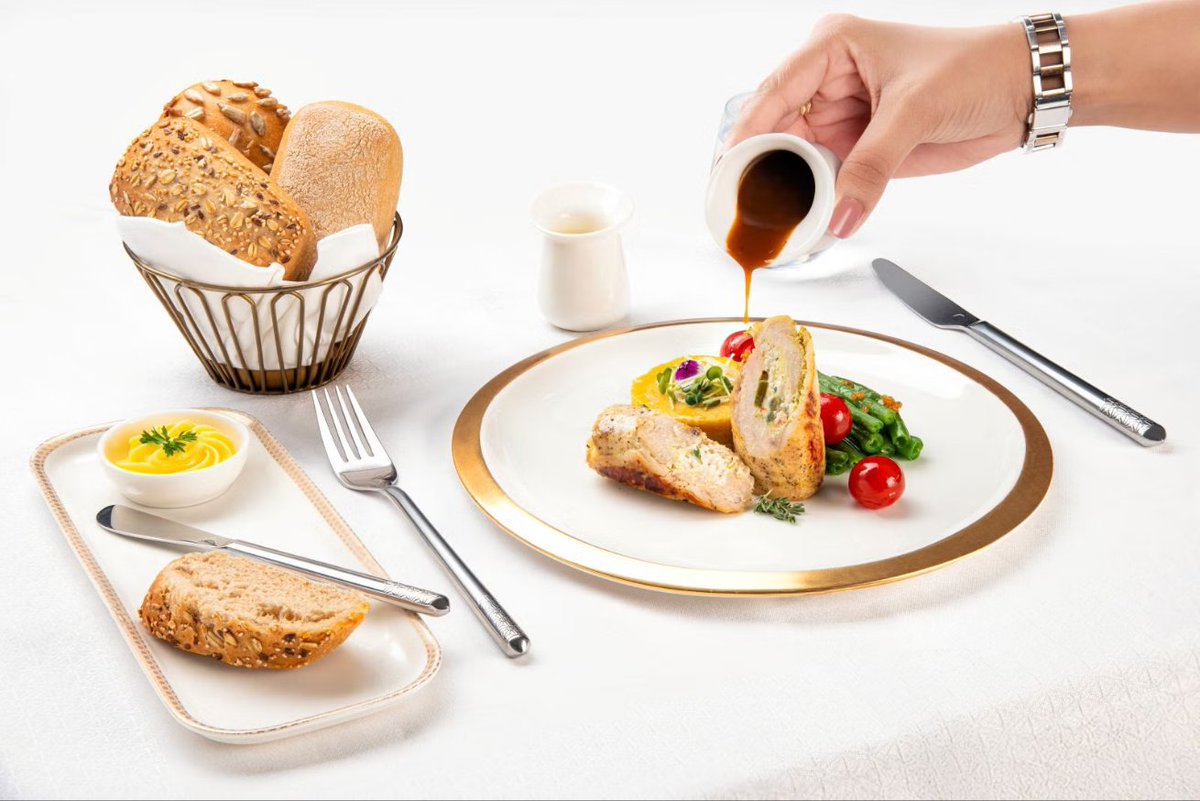 shukla_tarun's tweet image. New @airindia menu gets rolled out :

- Some 18 meal types from international cuisine, homestyle comfort food to health-conscious fare

- Gourmet breads, desserts, veg &amp;amp; non-veg Awadhi Thali, south Indian platter, tapas, matcha delice, masala dal khicdi, stuffed parathas etc.

✈️