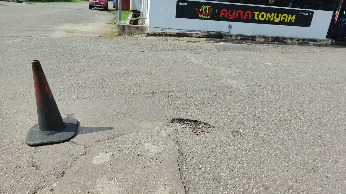 ypmaintenance's tweet photo. 18 November 2025 - #KUANTAN
21133 - J IM 6/1
Seksyen 0.20
Kerja-kerja #RO1 Pothole Patching telah dijalankan di lokasi terbabit
#ypmcare #ypmsb https://t.co/bXNx92k9VU