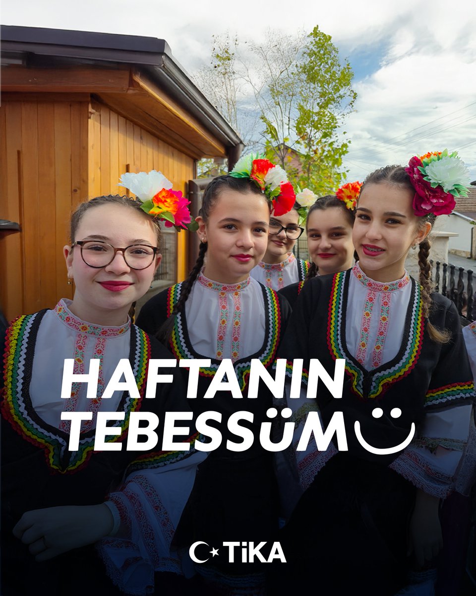 Tika_Turkiye's tweet photo. Geçmişe vefa, geleceğe tebessüm...
Naim Süleymanoğlu Anı Evi'nin bahçesinde haftanın en içten karesi.
📍Mestanlı, Bulgaristan
#HaftanınTebessümü https://t.co/104be4JGZe