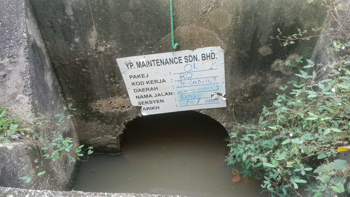 ypmaintenance's tweet photo. 18 November 2025 - #JERANTUT 

C163-10181 - JLN ULU RETANG KE MERTING[1]
Seksyen 5.04

Kerja-kerja #RO5 Membersihkan Pembetong telah dijalankan di lokasi terbabit

#ypmcare #ypmsb https://t.co/eQYpko1qIu