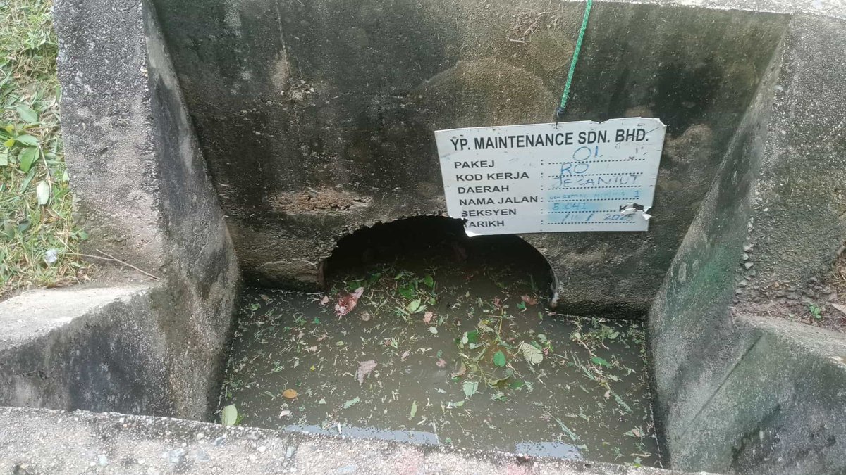 ypmaintenance's tweet photo. 18 November 2025 - #JERANTUT 

C163-10181 - JLN ULU RETANG KE MERTING[1]
Seksyen 5.04

Kerja-kerja #RO5 Membersihkan Pembetong telah dijalankan di lokasi terbabit

#ypmcare #ypmsb https://t.co/eQYpko1qIu
