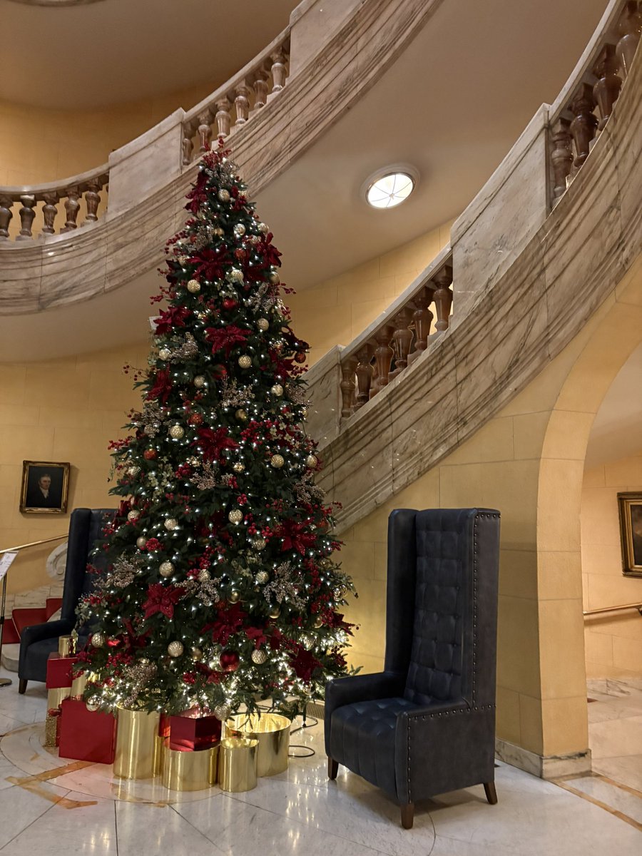 DanDawkins's tweet image. Loving the grand setting for the first ever @edgeonline Knowledge Live panel