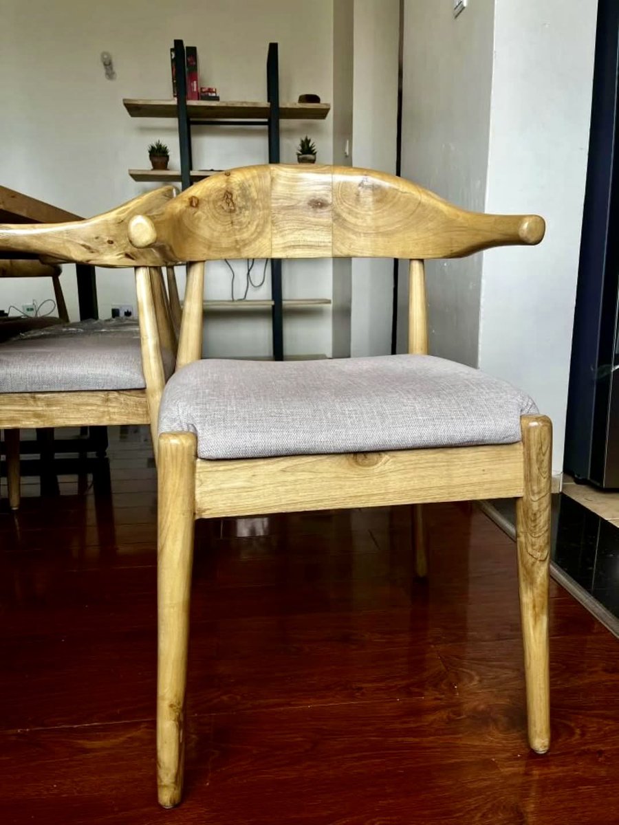 MufasaDeco's tweet image. Mvule wood showing off today! Designed to be fashionable and timeless! Get yours from Ksh 135,000. #diningtable #furnitureinkenya #mvulewood #mufasahomes #interiordesign