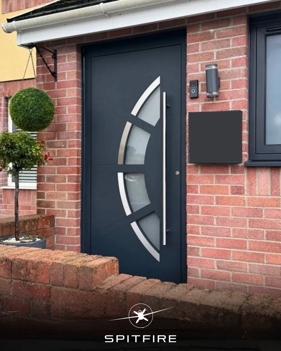 SpitfireDoors's tweet image. A beautifully executed S-200 installation in Neath, South Wales, delivered by our trusted partners at Ewenny Home Improvements.
A sleek, secure and contemporary entrance.

Explore the Spitfire S-200 Collection: spitfiredoors.co.uk

#SpitfireDoors #S200 #AluminiumDoors