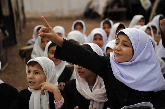 KentPage's tweet image. &quot;It is not the answer that enlightens, but the question.&quot; ~Eugene Ionesco 

Please retweet if you agree w/these #SaturdayThoughts &amp;amp; that #EducationCannotWait for any child.

#KeepHopeAlive @fcdoeducation @stateprm @noradno @canadadev #222MillionDreams✨📚