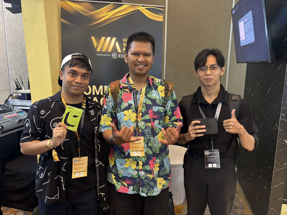 MickΞy M tweet media