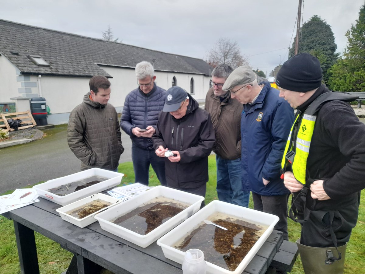 WatersProgramme's tweet image. Storm Claudia didn&apos;t deter participants from the Ecology of the River Suir workshop with scientist Ken Whelan in Thurles last weekend. 🌊 

The two day workshop gave everyone a deeper understanding of the Suir, emphasised by informative visits to local sites in the area.
