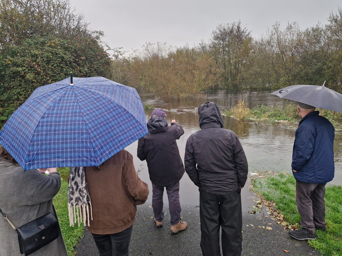 WatersProgramme's tweet image. Storm Claudia didn&apos;t deter participants from the Ecology of the River Suir workshop with scientist Ken Whelan in Thurles last weekend. 🌊 

The two day workshop gave everyone a deeper understanding of the Suir, emphasised by informative visits to local sites in the area.