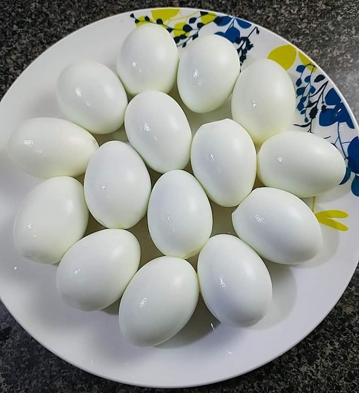 _Sironyeka's tweet image. Frid eggs.                Or.         Cookedeggs