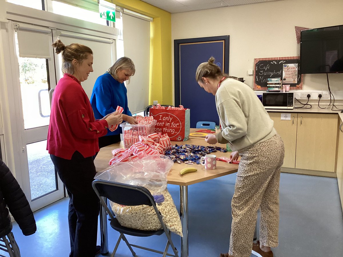 sissinghurstVA's tweet image. Prep for the panto - oh yes it is! 👏😂😂#foss #service