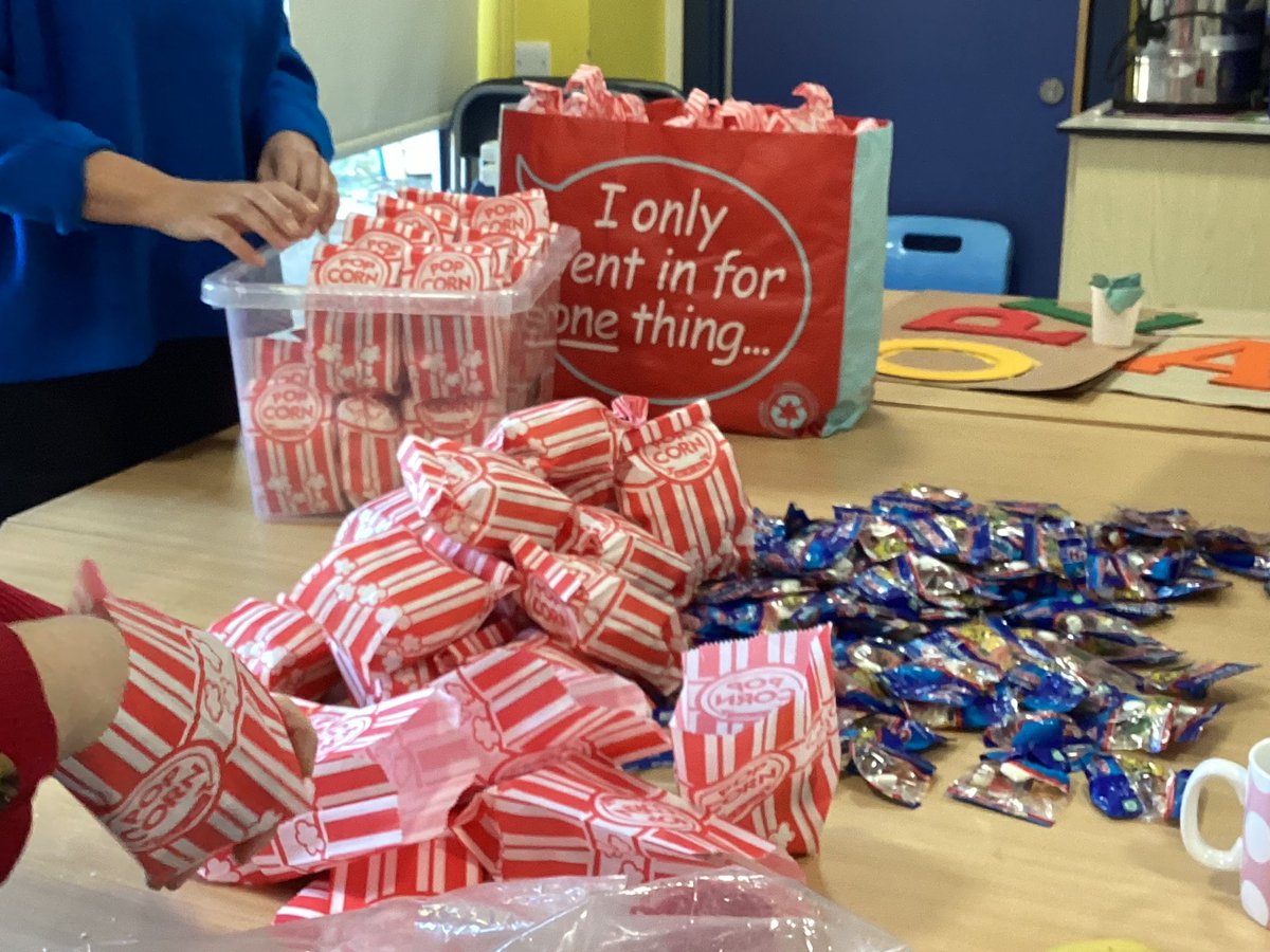 sissinghurstVA's tweet image. Prep for the panto - oh yes it is! 👏😂😂#foss #service