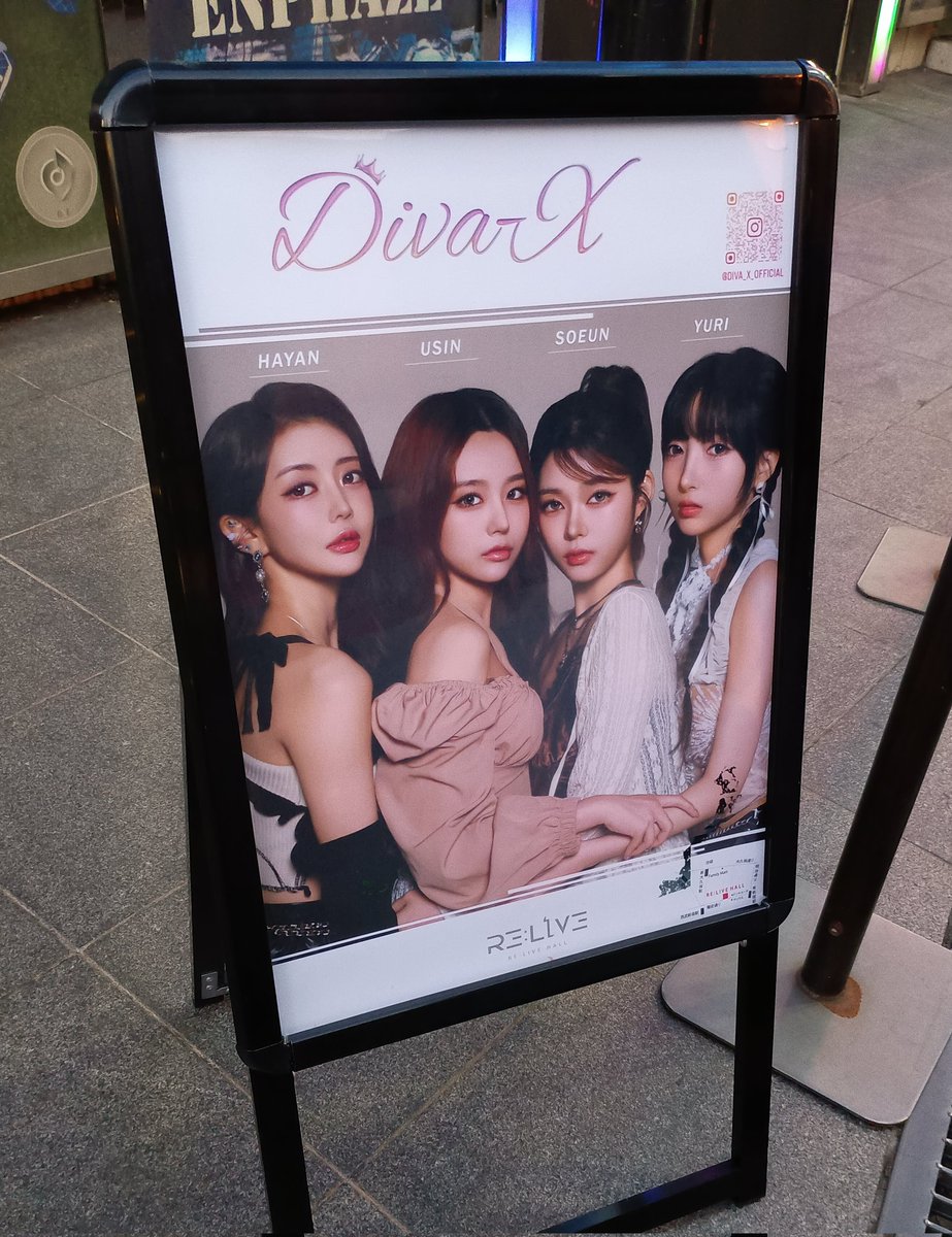 MIZU011161's tweet photo. ビラ配りに行くウシンちゃんにカイロ配ってて、僕ももらっちゃった‼️
#divax #usin https://t.co/VVLAP38gFq