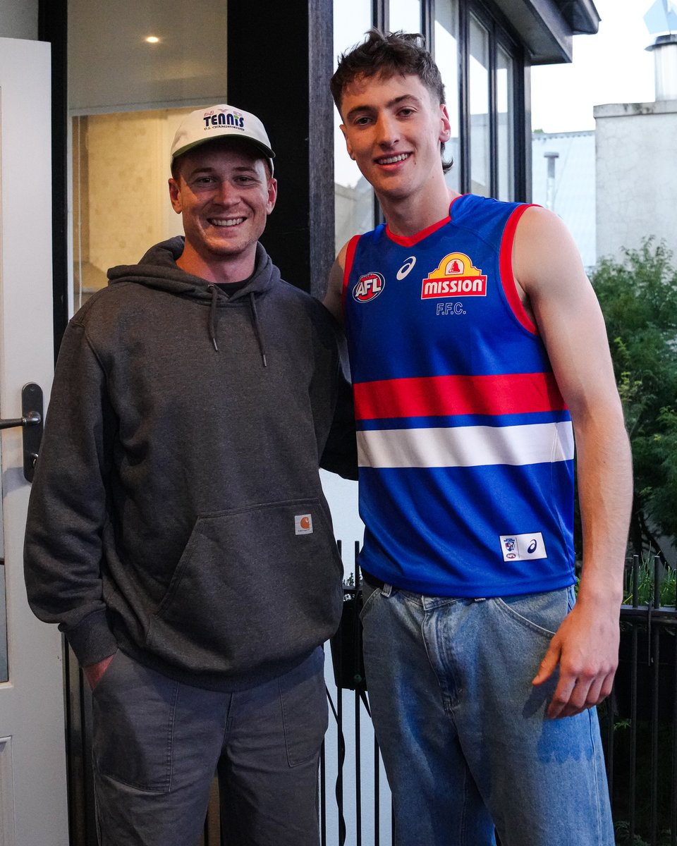 westernbulldogs's tweet image. Special visit to make Louis feel right at home ❤️