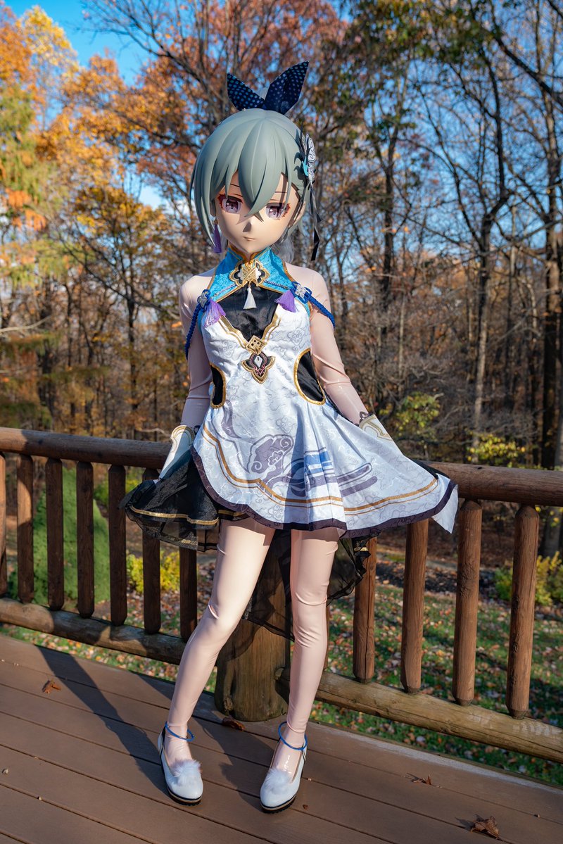 Cosplay的cosplay

“我cosplay我异世界同位体没问题吧”

布朗尼的这件衣服比魔术贴还伤皮，迫不得已（？）只好穿胶了

📷：<a href="/kmno_x/">Cloudrin</a> 

#kigurumi #honkaistarrail