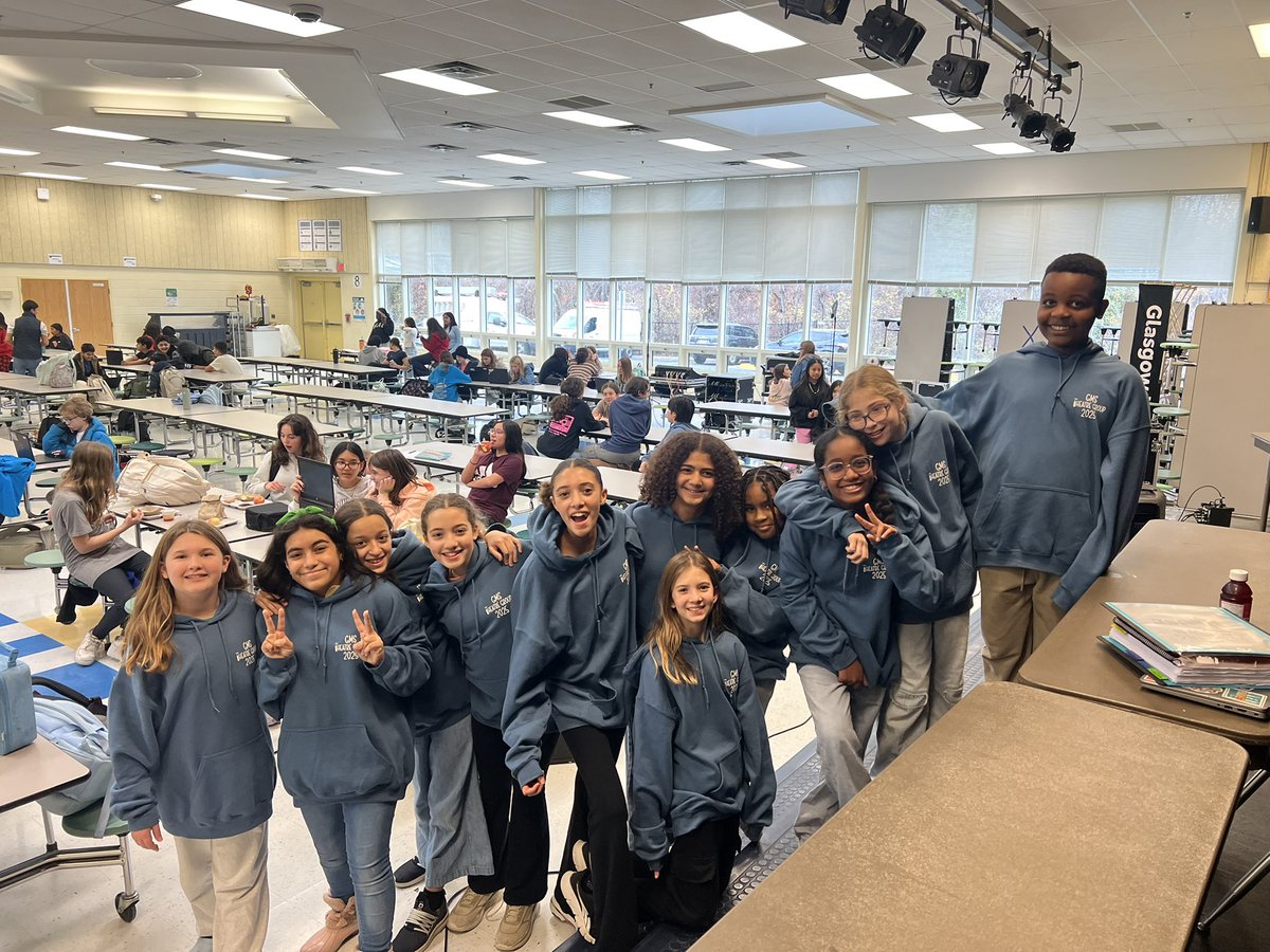 TaiSmits's tweet photo. #glasgowmiddleschool 🏫#glasgowtheatregroup🎭 #alwaysreppin Join us on November 21st @ 7:00 PM and November 22nd @ 6:00 PM for “Bringing Down The House” by Todd Wallinger. Tickets are only $8.00. Children 5 and under are free. See ya this Friday night🎬🍿 https://t.co/dhtlt9bGIx