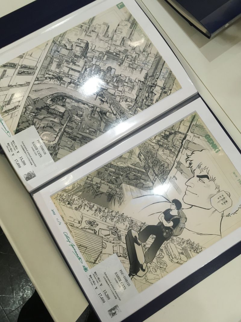 山本貴嗣 山本貴嗣作品展 会場に置かれた多数のクリアファイル。ご自由に御覧