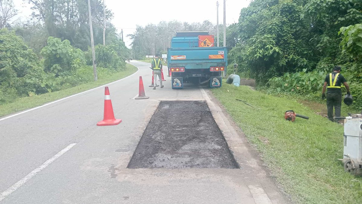 ypmaintenance's tweet photo. 19 November 2025 - #TEMERLOH
C123-10405 - JLN TELOK IRA KE RUMPUN MAKMUR
Seksyen 3.00
Kerja-kerja #RO1 Pothole Patching telah dijalankan di lokasi terbabit
#ypmcare #ypmsb https://t.co/OxuK71ls51