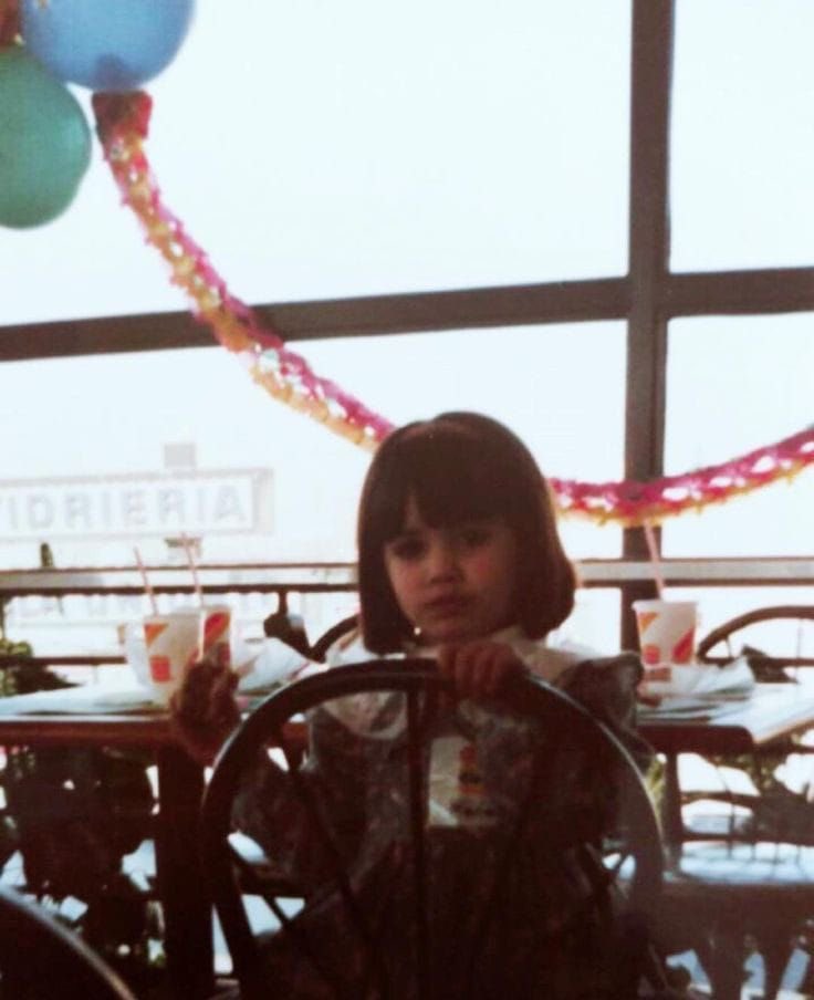 orelimeleh's tweet image. el hecho de que vamos a tener partes de lali cuando era chiquita me mata🥹🤍