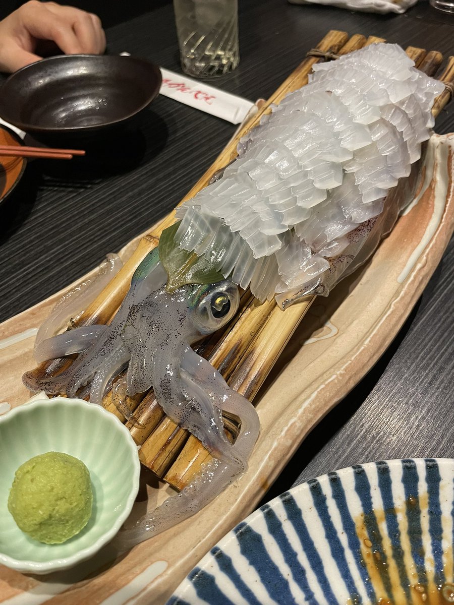 takenokonocon's tweet image. イカを食べに🦑🦑
これ一杯7,500円😭

イカってそんなに高いんですか⁉️