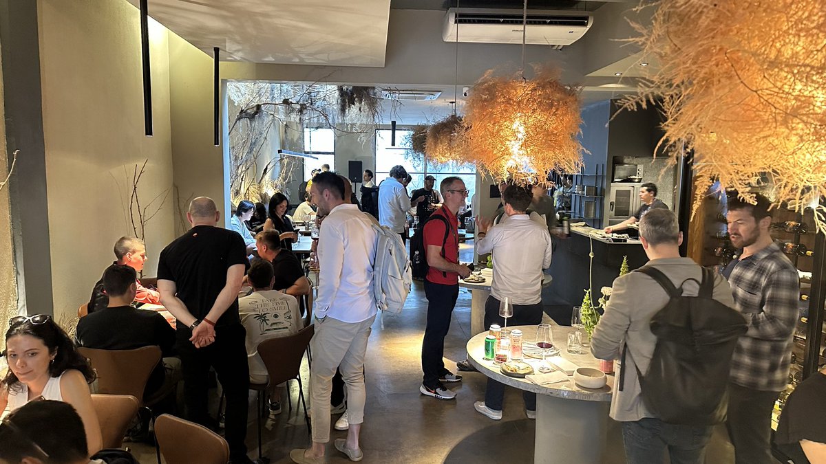 OasisProtocolVN's tweet image. Sự kiện Afternoon TEE party của @OasisProtocol tại @EFDevcon  Buenos Aires 2025 !