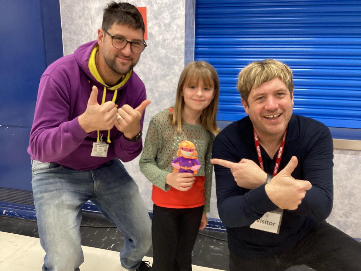 CoshestonVC's tweet image. 🏴󠁧󠁢󠁷󠁬󠁳󠁿  Mei Gwynedd Welsh Gig 🏴󠁧󠁢󠁷󠁬󠁳󠁿
We all had a brilliant time yesterday enjoying a performance from Mei Gwynedd as a result of winning the Gemau Olympiaidd 🏴󠁧󠁢󠁷󠁬󠁳󠁿. We all loved having a sing along and dance to our favourite Welsh songs. 🎶 
Rydyn n’n holl wedi cael amser fendigedig 🙌🏻