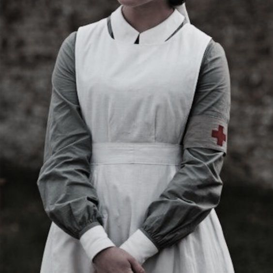 🪴💉: Me tocó estar todo el día en el hospital cuidando de los heridos y viendo cómo llegaban más heridos. Intentaba tomar un descanso y venían .. Termine con un ataque de ansiedad y lo último que recuerdo es ver a Arthur en frente mío
#LifeOfFarce #LOF