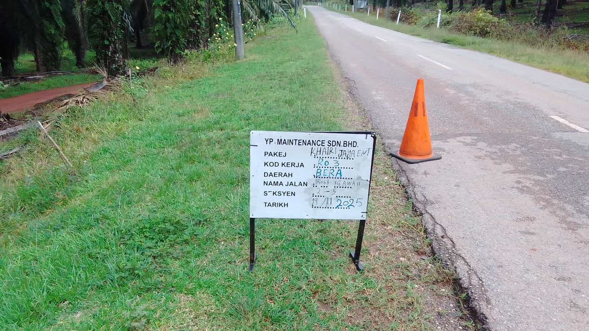 ypmaintenance's tweet photo. 19 November 2025 - #BERA 

15068 - RTP KG AWAH
Seksyen 2.50

Kerja-kerja #RO3 Memotong Rumput telah dijalankan di lokasi terbabit.

#ypmcare #ypmsb https://t.co/23rou7G254