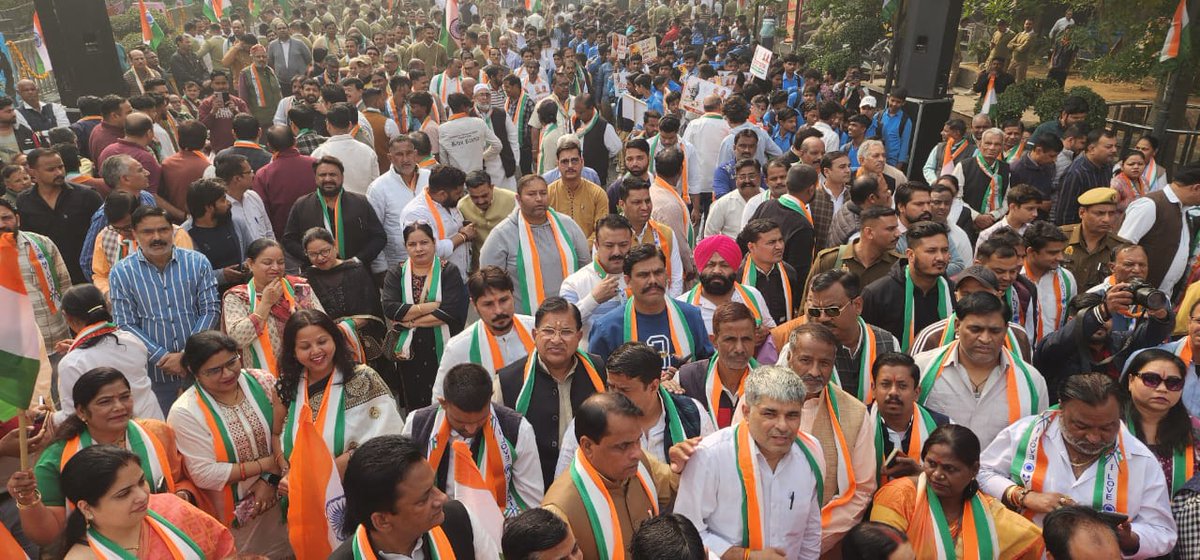 MlcSuresh's tweet image. आज सरदार वल्लभभाई पटेल जी की 150वीं जयंती के अवसर पर गाजियाबाद विधानसभा में मा० विधायक श्री संजीव शर्मा जी द्वारा आयोजित एकता यात्रा में सम्मिलित होना मेरे लिए अत्यंत गर्व और सम्मान का क्षण रहा।
जय हिंद! 🇮🇳
#sureshkashyap