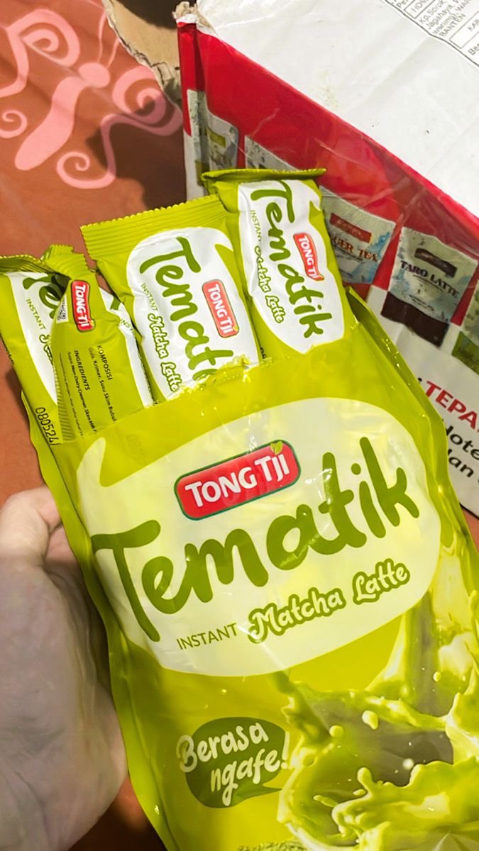 meauwww11's tweet image. Aku lg masuk matcha era, setelah nyobain bbrpa sachet, akhirnya punya favorit.
⬇️✨honest review matcha versi budget-friendly
Kesimpulan versi aku:
• paling “matcha”: Zenlatte
• paling balance : Matchamu
• Paling ringan: Tong Tji
• Paling manis: Sari Wangi &amp;amp;Chocolatos