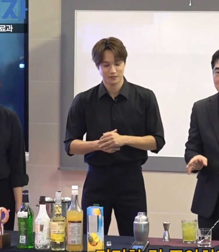 카이오빠실습복장핏봐 이게키큰어넓골좁허얇남자의축복이야 이런남자만진짜남자고나머지는다가짜야