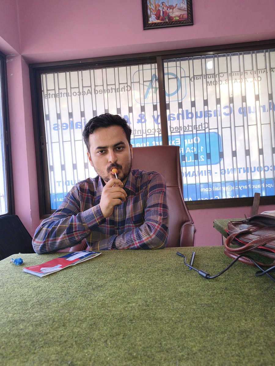 मैथिल ब्राह्मणों को वर्तमान मंत्रिमंडल में जगह नहीं मिलने पर  ‘लॉलीपॉप’ खाकर मातम मना रहे हैं।

नीतीश मिश्र ने सबसे बेहतर कार्य किया था, फिर उन्हें किस आधार पर मंत्री नहीं बनाया गया?

कहीं किसी नेता के इशारे पर मिथिला के योग्य बेटों की राजनीतिक हत्या तो नहीं की जा रही है?